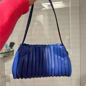 Simply Vera Vera wang pleated blue shoulder bag